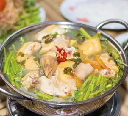 Hình ảnh Gà tre nấu lá giang - 1 con