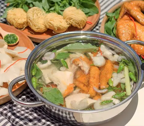Hình ảnh Lẩu gà ớt hiểm - Gà ta chiên - lẩu lớn