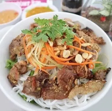 Hình ảnh Bún thịt nướng thập cẩm