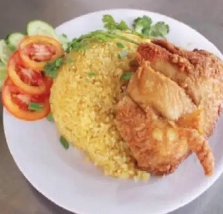 Hình ảnh Cơm chiên gà nhỏ