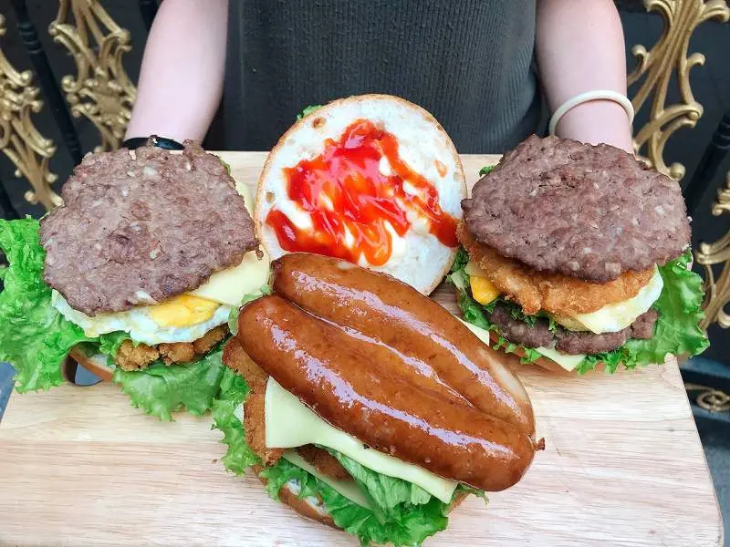 Hình ảnh Combo burger bò xúc xích - nước ngọt