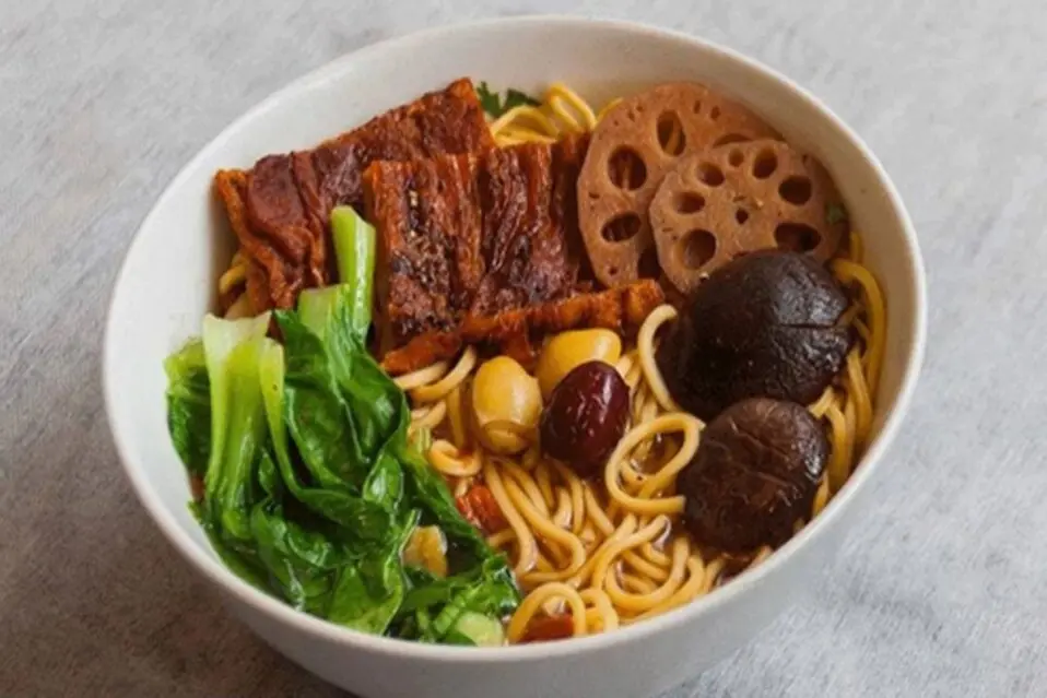 Hình ảnh Mì vịt tiềm chay