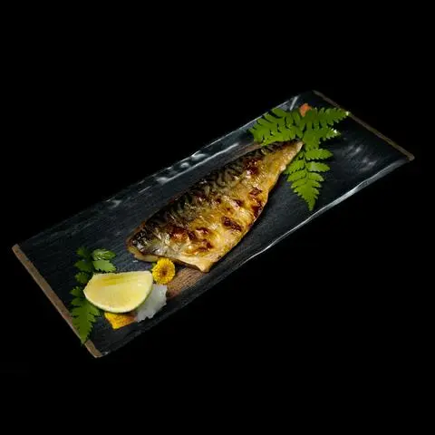 Hình ảnh Cá saba nướng muối - salt - grilled mackerel - ya23