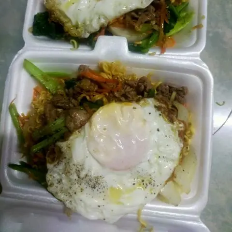 Hình ảnh Mì xào bò trứng ốp la