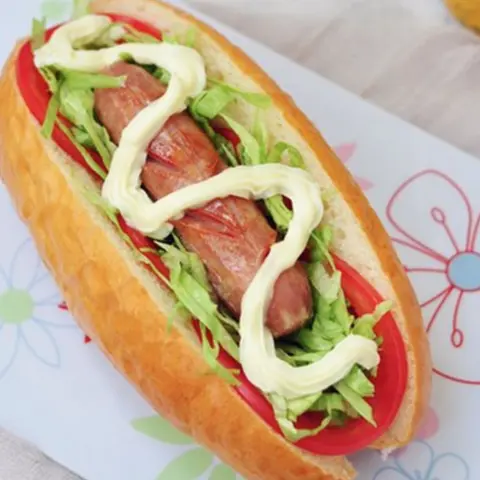 Hình ảnh Bánh mì xúc xích đức