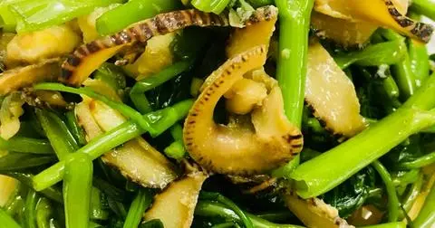 Hình ảnh Ốc tỏi xào rau muống