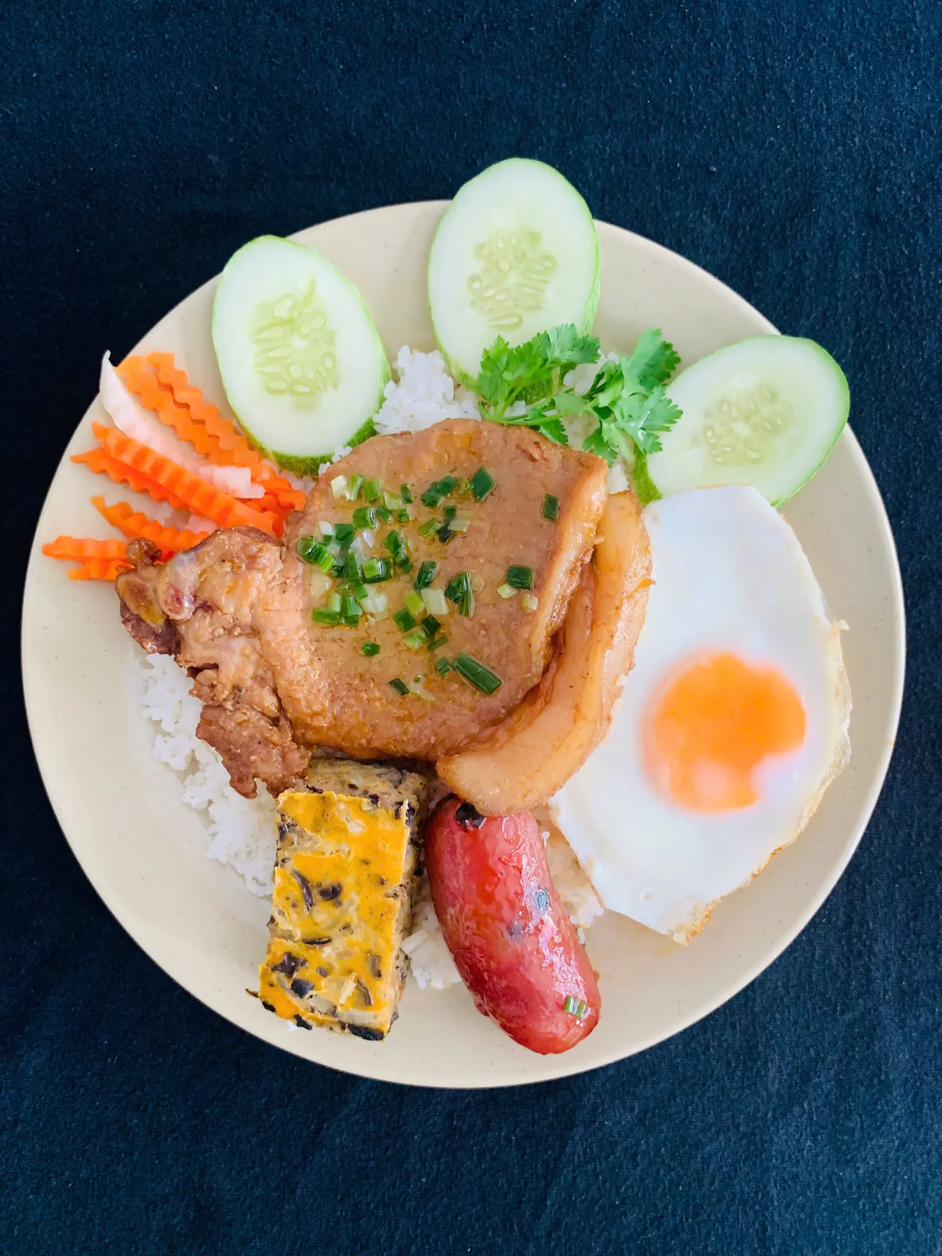 Hình ảnh Cơm tấm sườn đặc biệt