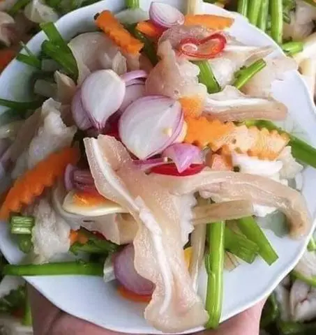 Hình ảnh Tai heo chua ngọt ngâm gia truyền