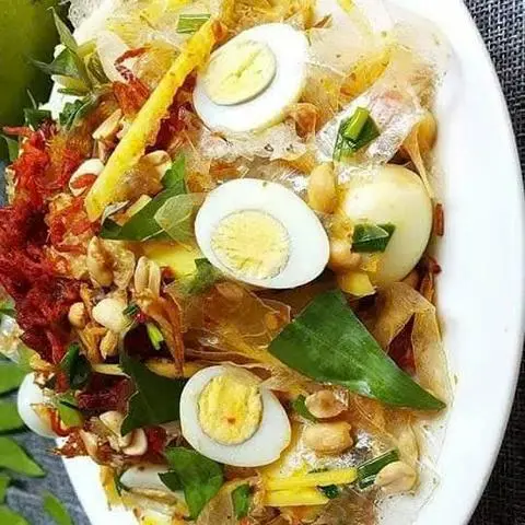 Hình ảnh Bánh tráng trộn thập cẩm - phần cho 1/2 người ăn người