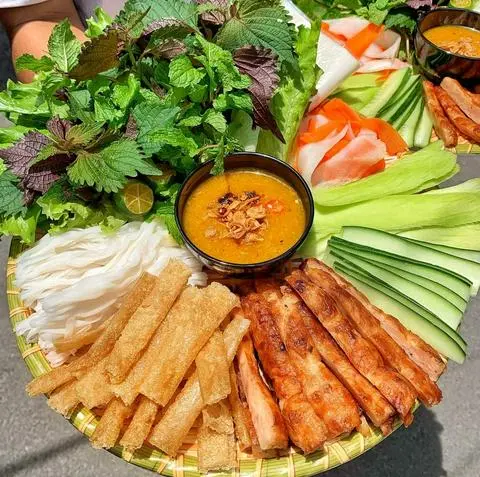 Hình ảnh Nem nướng Nha Trang dạng que - bánh giòn 2 người  ăn  tặng1 chai coca