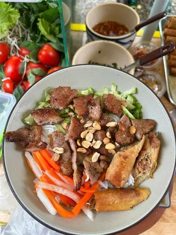 Hình ảnh Bún thịt nướng đặc biệt