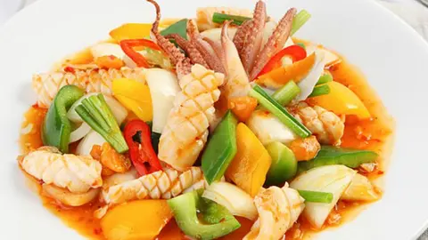 Hình ảnh Cơm mực xào rau cải