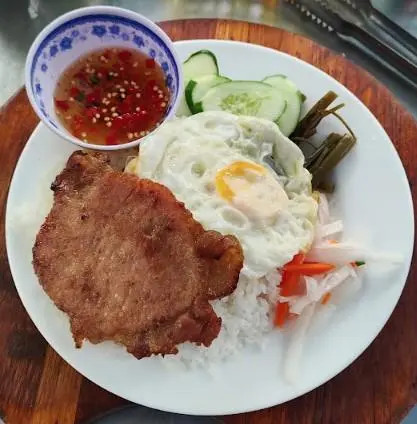 Hình ảnh Cơm sườn chả trứng