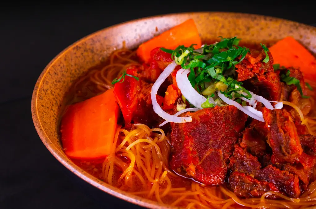 Hình ảnh Hủ tiếu dai bò kho / Beef stew with vermicelli noodles