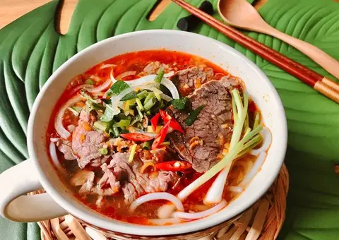 Hình ảnh Bún bò Huế tái nạm