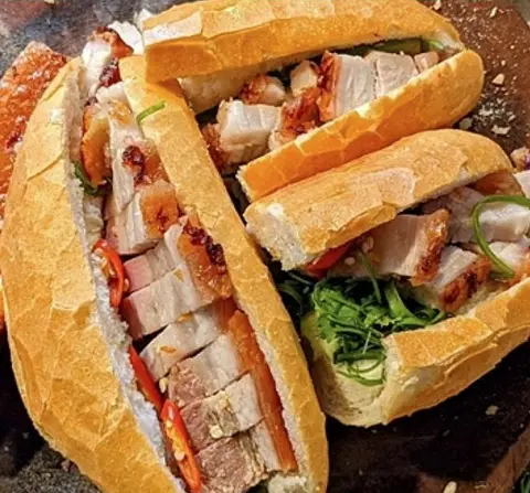 Hình ảnh Bánh mì heo quay