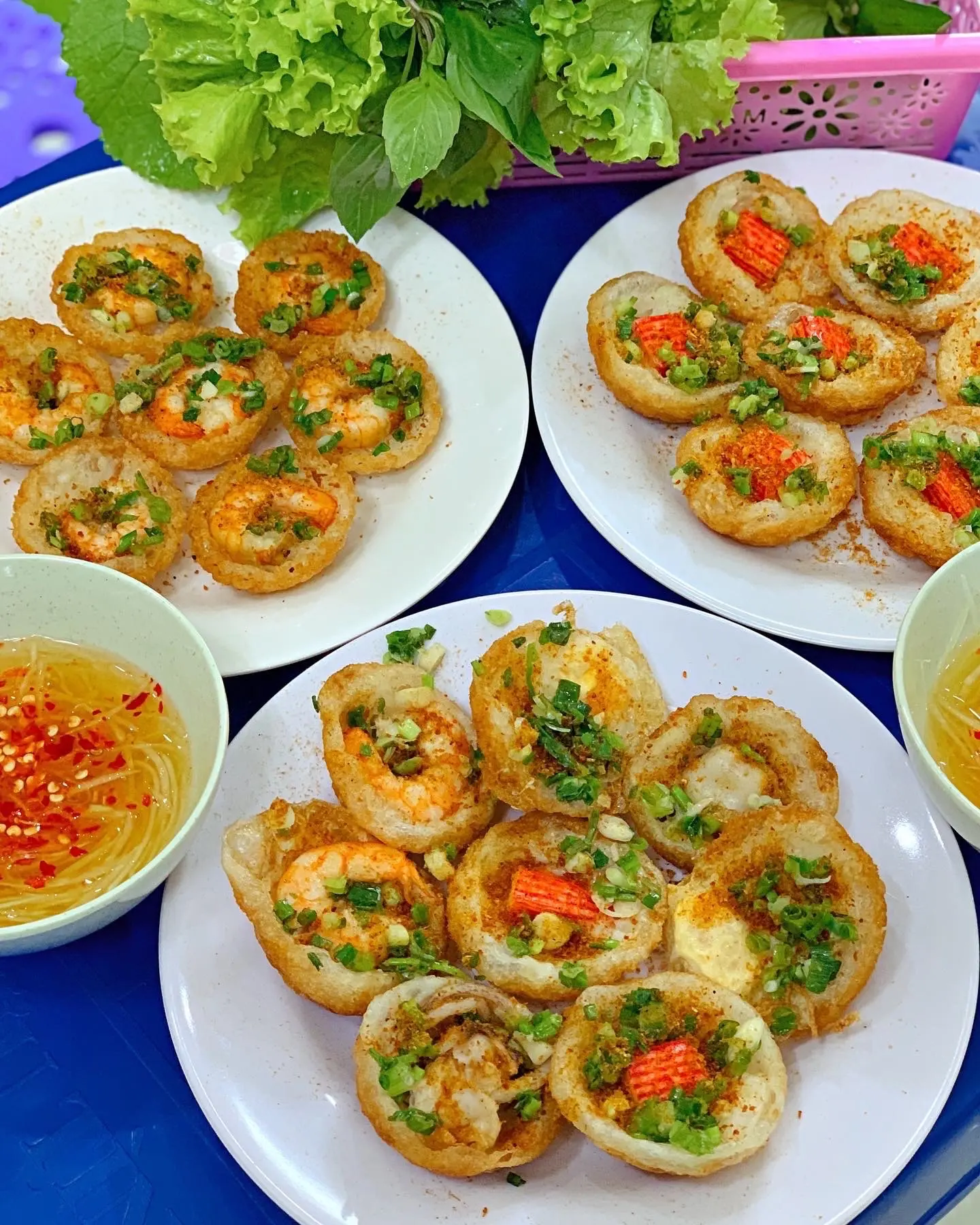 Hình ảnh Bánh khọt 10 bánh thập cẩm (2 trứng + 3 tôm + 2 thanh cua + 3 mực)