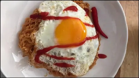 Hình ảnh Mì trộn ốp la