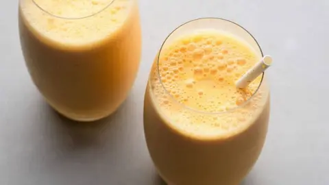 Hình ảnh Nước ép cam sữa