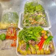 Hình ảnh Gà nguyên con chặt lá chanh