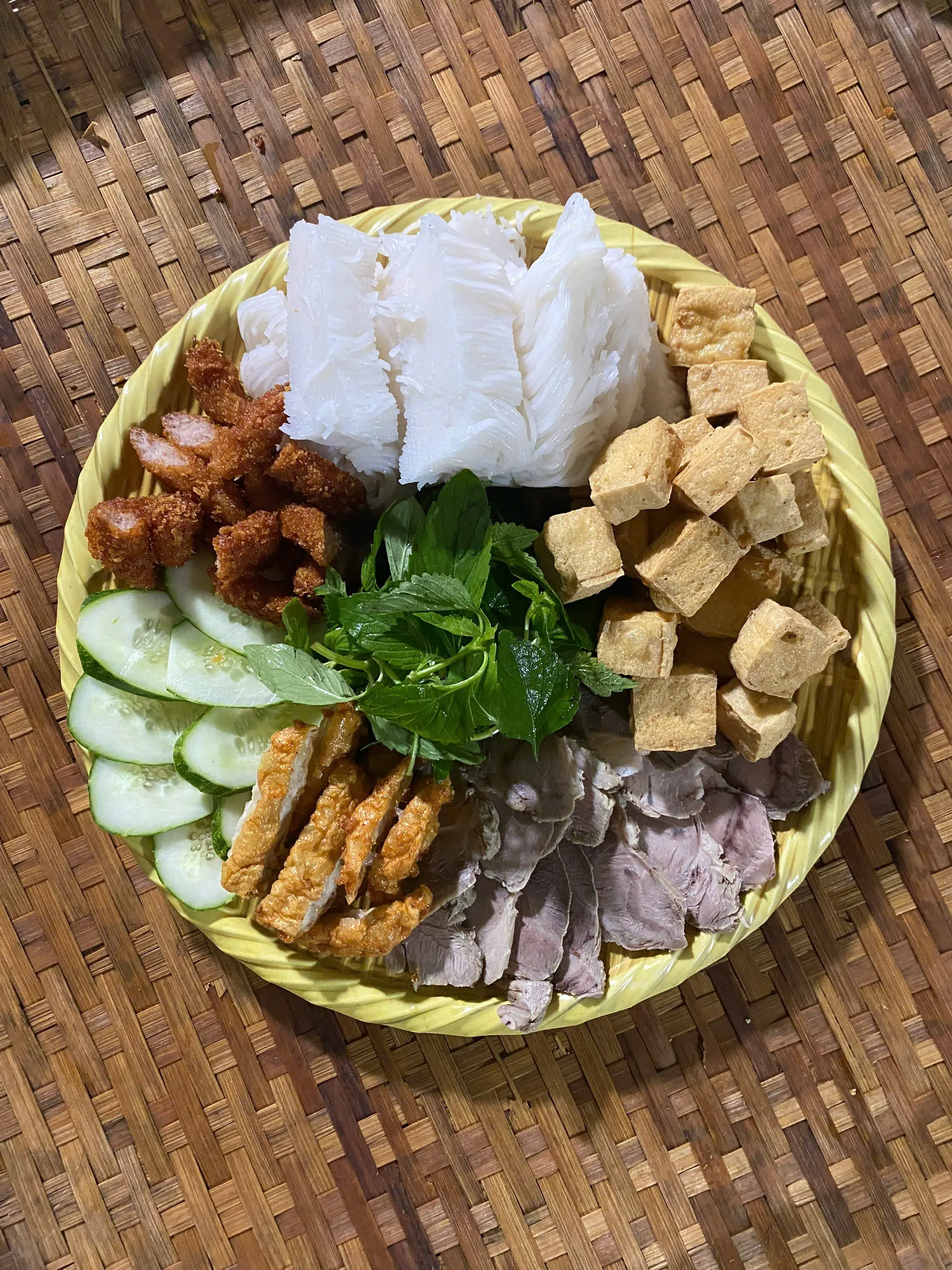 Hình ảnh BÚN ĐẬU THẬP CẨM
