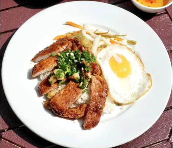 Hình ảnh Cơm sườn trứng