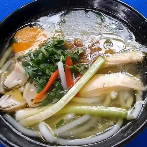 Hình ảnh Bánh canh gà xé thập cẩm