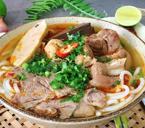 Hình ảnh Bún bò đặc biệt
