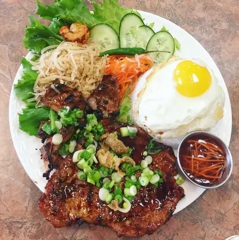 Hình ảnh Cơm sườn bì trứng