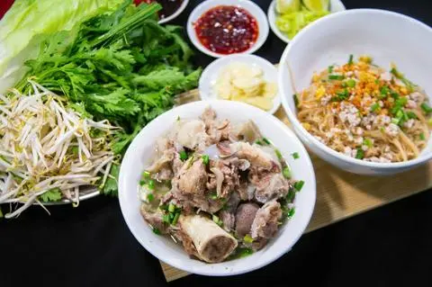Hình ảnh Hủ tiếu khô xí quách