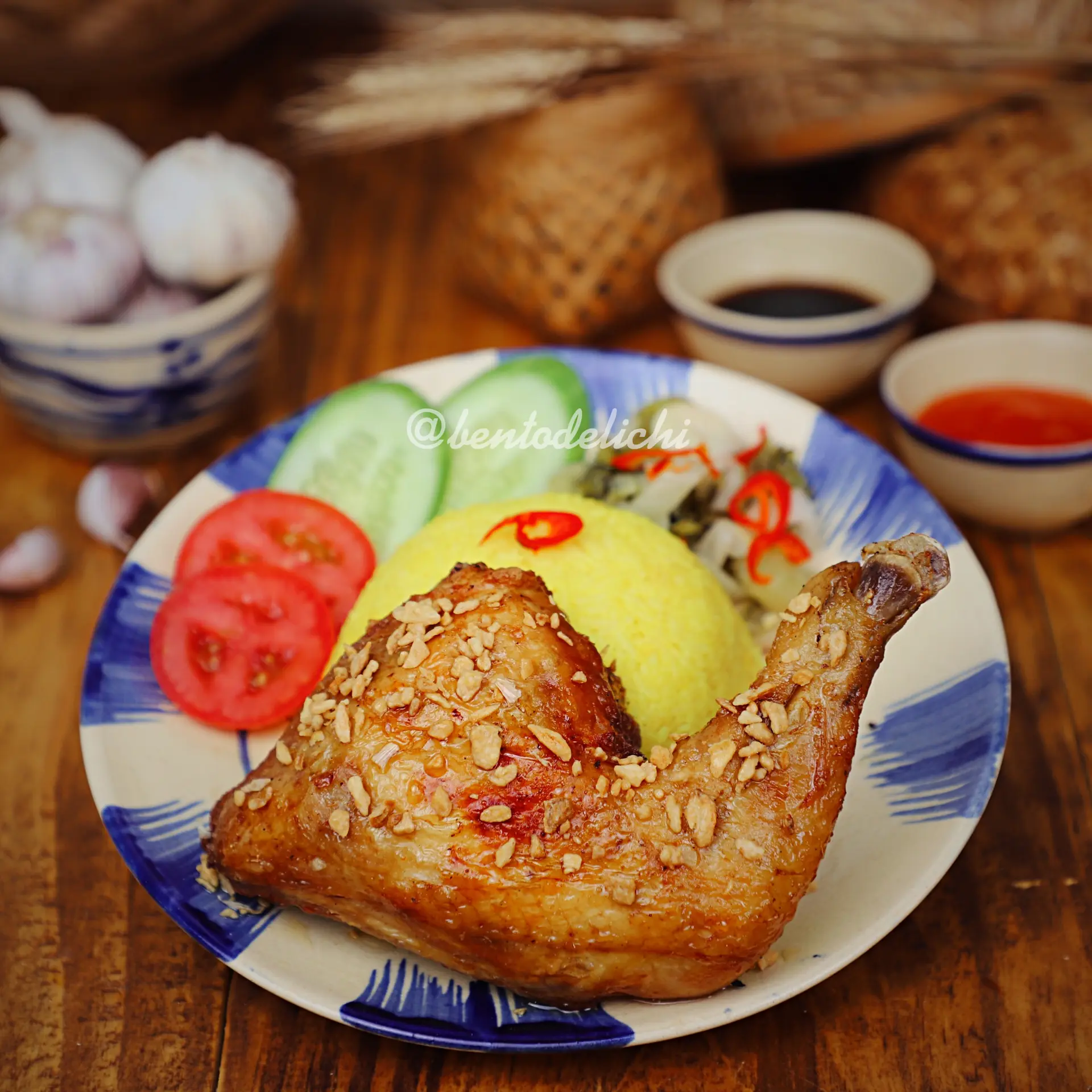 Hình ảnh Cơm Gà Xối Mỡ (Đùi Lớn Góc Tư)