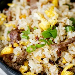 Hình ảnh Cơm chiên trứng thịt bò