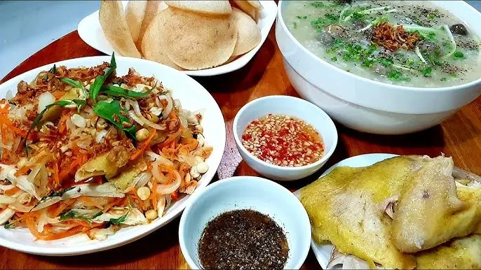Hình ảnh Gà nửa con - gỏi - cháo