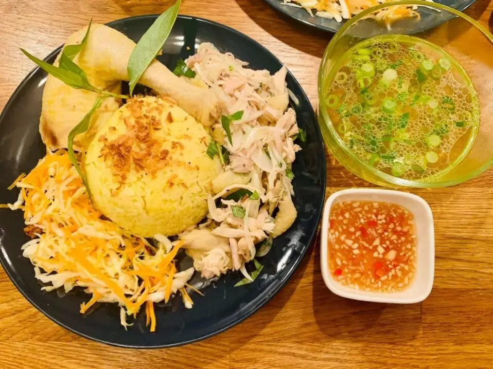 Hình ảnh Cơm gà xé phay (phần nhỏ)