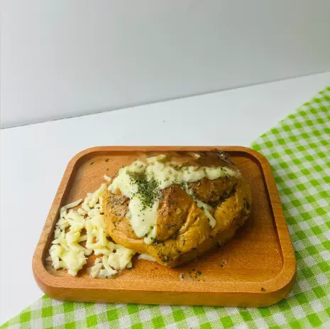 Hình ảnh BÁNH MÌ BƠ TỎI PHÔ MAI KÉO SỢI