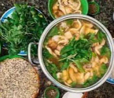 Hình ảnh Lẩu gà lá é - lá giang