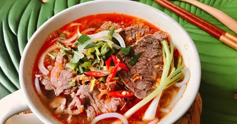 Hình ảnh Bún bò tái - nạm