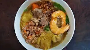 Hình ảnh Hủ tiếu dai hoành thánh chiên nước