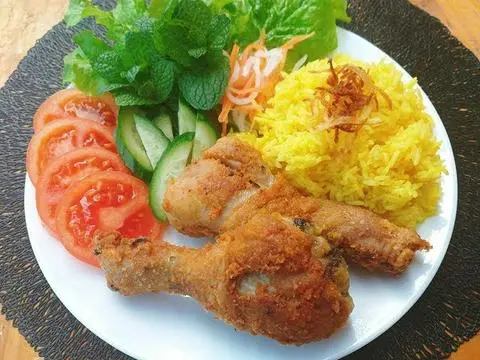 Hình ảnh Cơm chiên +đùi gà mắm tỏi