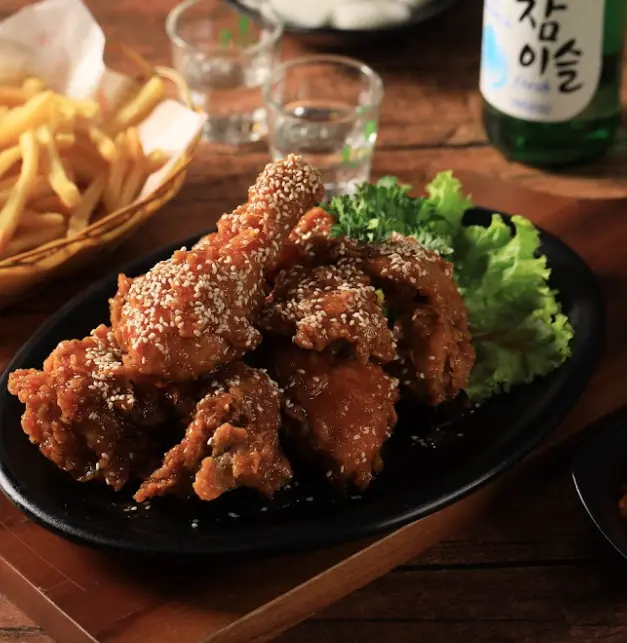Hình ảnh Gà có xương sốt cay (Half) - 매운소스치킨