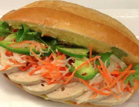 Hình ảnh Bánh mì chả lụa