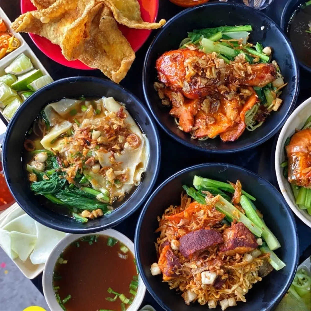Hình ảnh Hủ tiếu sủi cảo gà quay