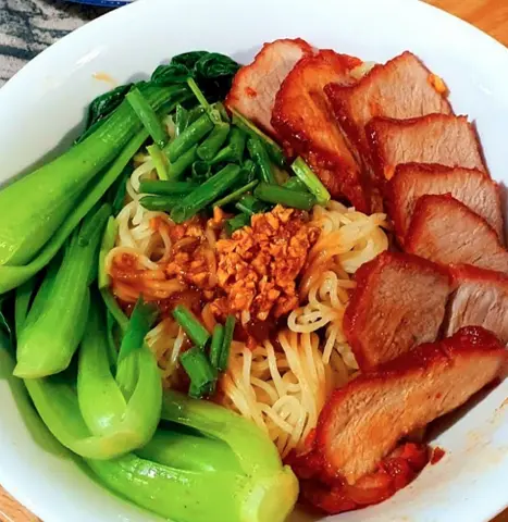 Hình ảnh Mì trộn xá xíu
