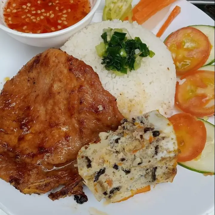 Hình ảnh Cơm tấm sườn chả