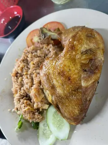 Hình ảnh Cơm gà xối mỡ