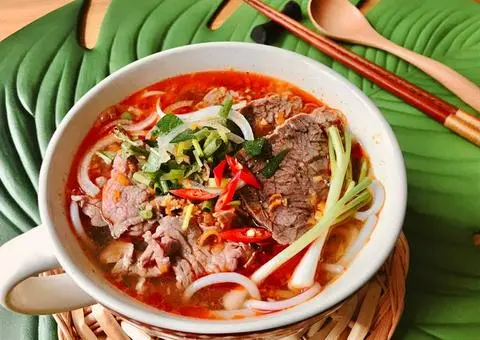 Hình ảnh Bún bò Huế tái nạm