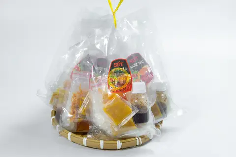 Hình ảnh Bánh tráng trộn sốt muối tắc
