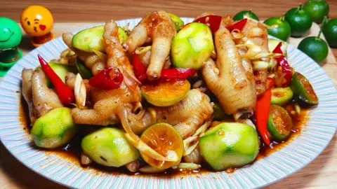 Hình ảnh Chân gà rút xuơng sốt thái