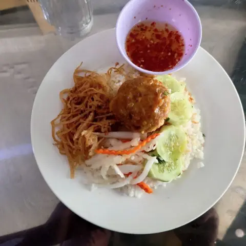 Hình ảnh Cơm bì xíu mại