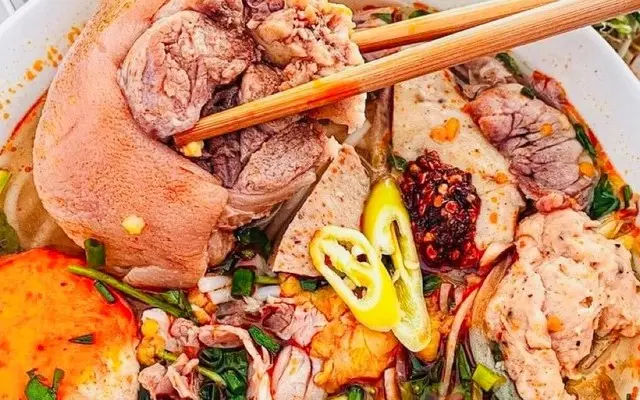 Hình ảnh Bún bò đặc biệt